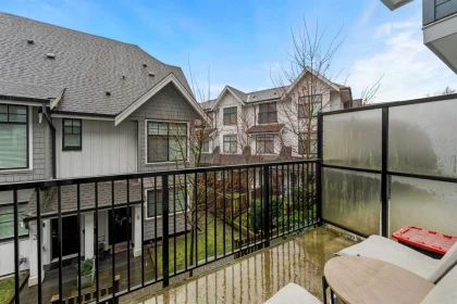 Front Yard Photo of 7 5132 Canada Way, Burnaby, BC