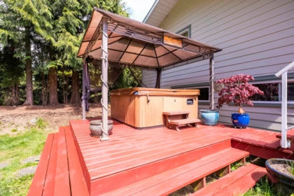 Front Yard Photo of 2556 Lower Road, Roberts Creek, BC