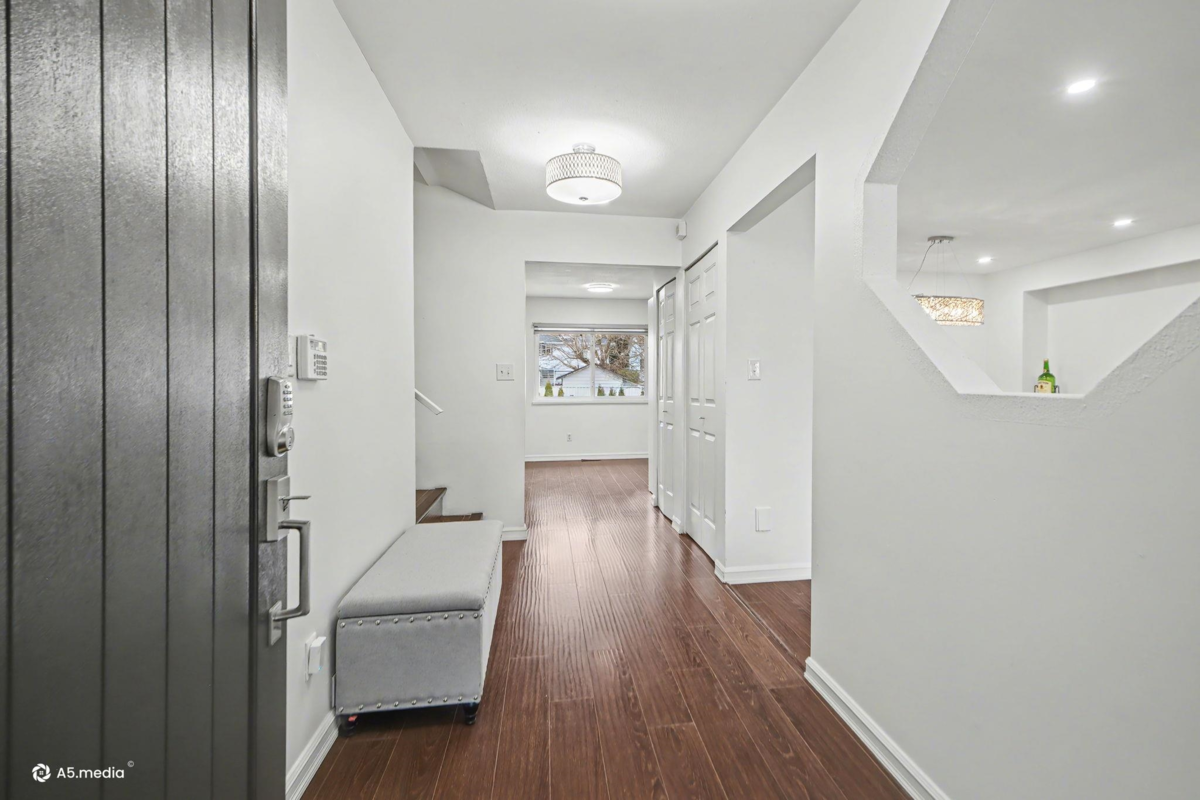 Dining Area Photo of 9279 156a Street, Surrey, BC