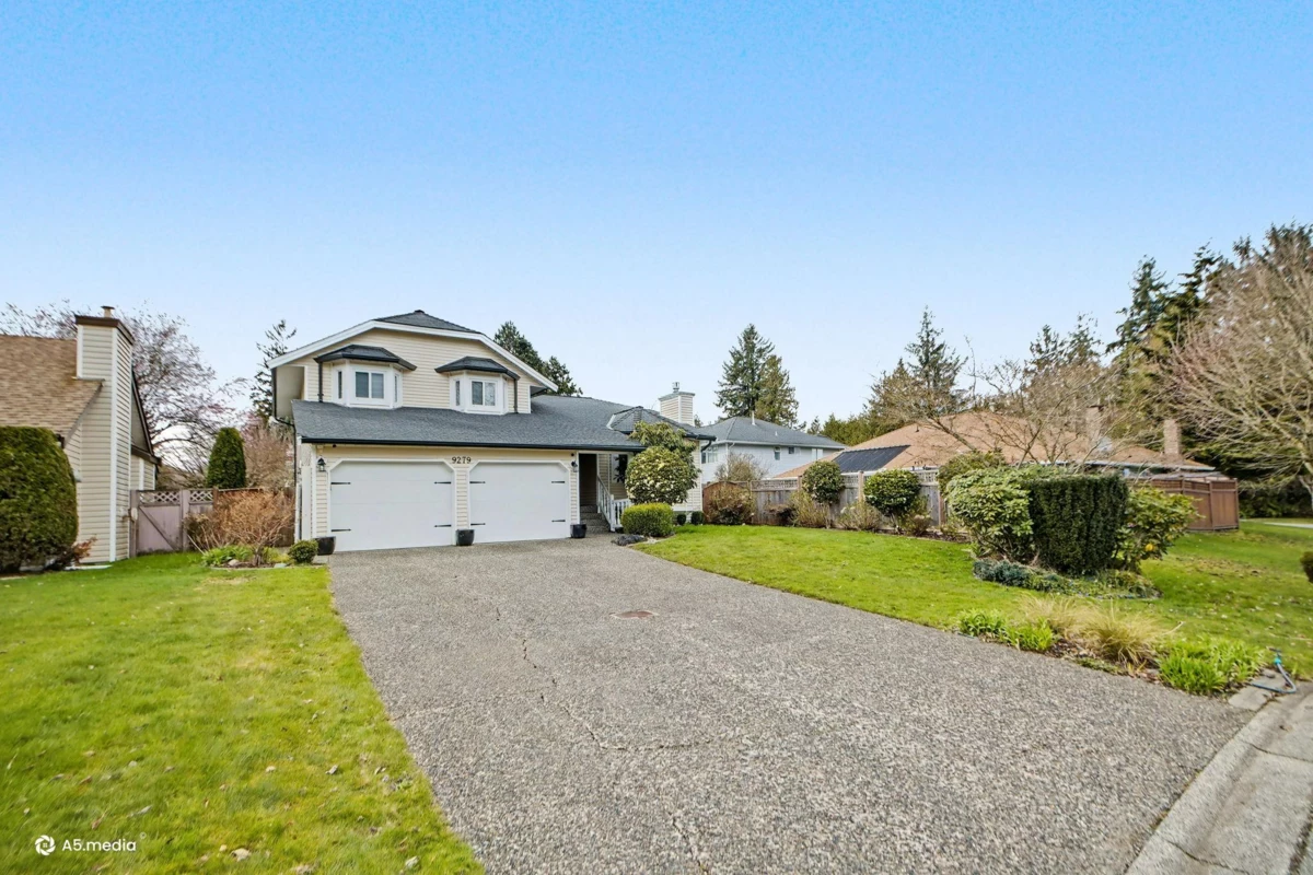 Living Room Photo of 9279 156a Street, Surrey, BC