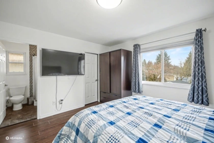 Entry Foyer Photo of 9279 156a Street, Surrey, BC