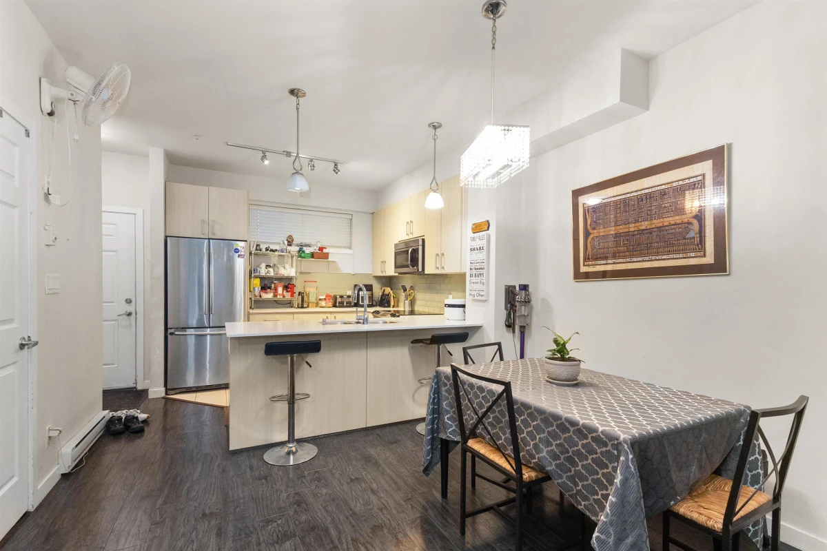 Dining Area Photo of 228 32095 Hillcrest Avenue, Abbotsford, BC