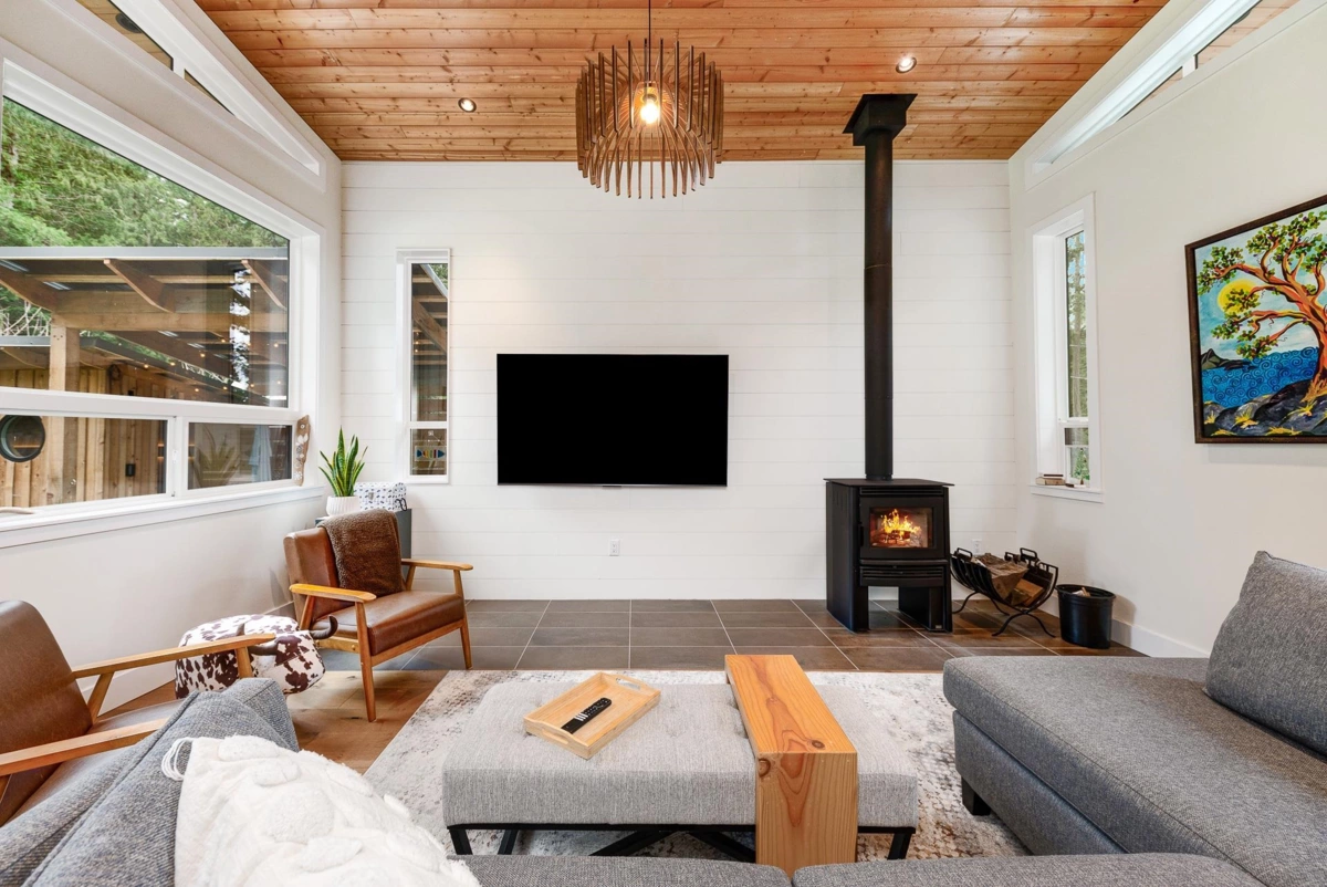 Family Room Photo of 528 Aya Reach Road, Mayne Island, BC