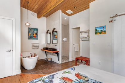 Guest Bathroom Photo of 528 Aya Reach Road, Mayne Island, BC