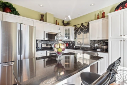 Breakfast Nook Photo of 121 2979 Panorama Drive, Coquitlam, BC