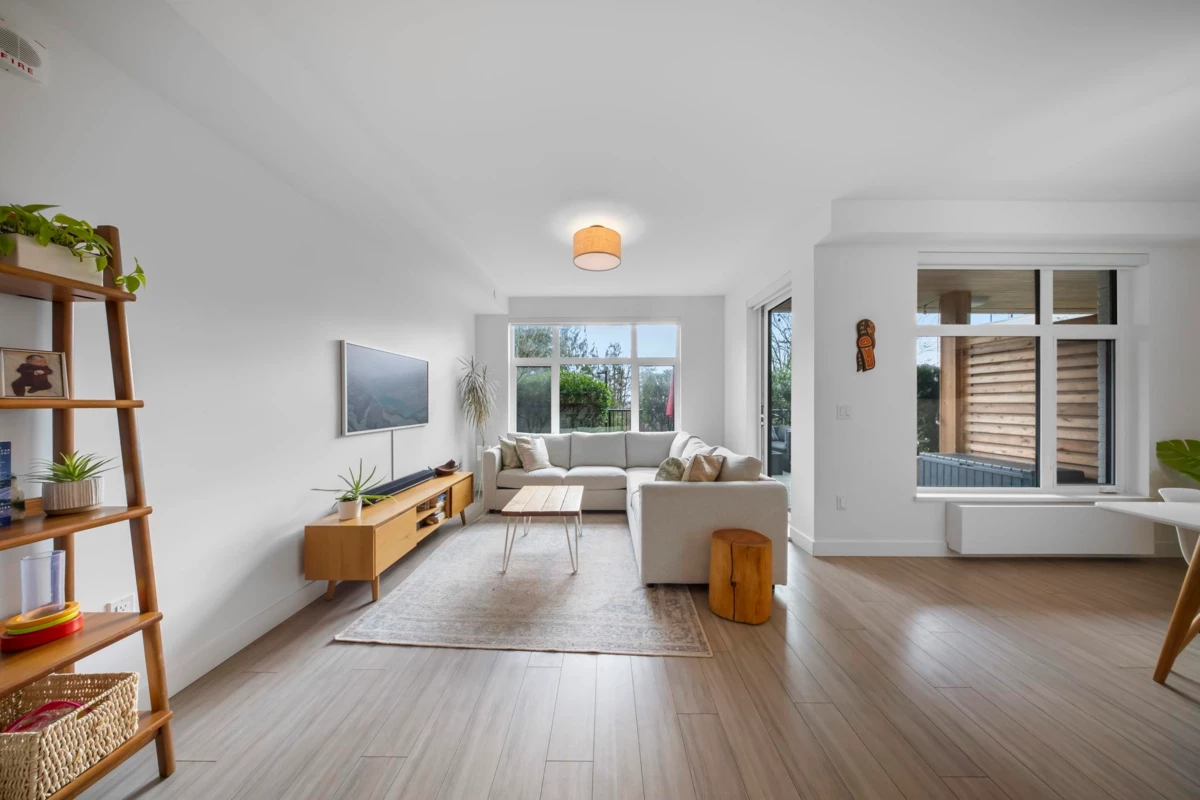 Living Room Photo of 110 707 E 3rd Street, North Vancouver, BC