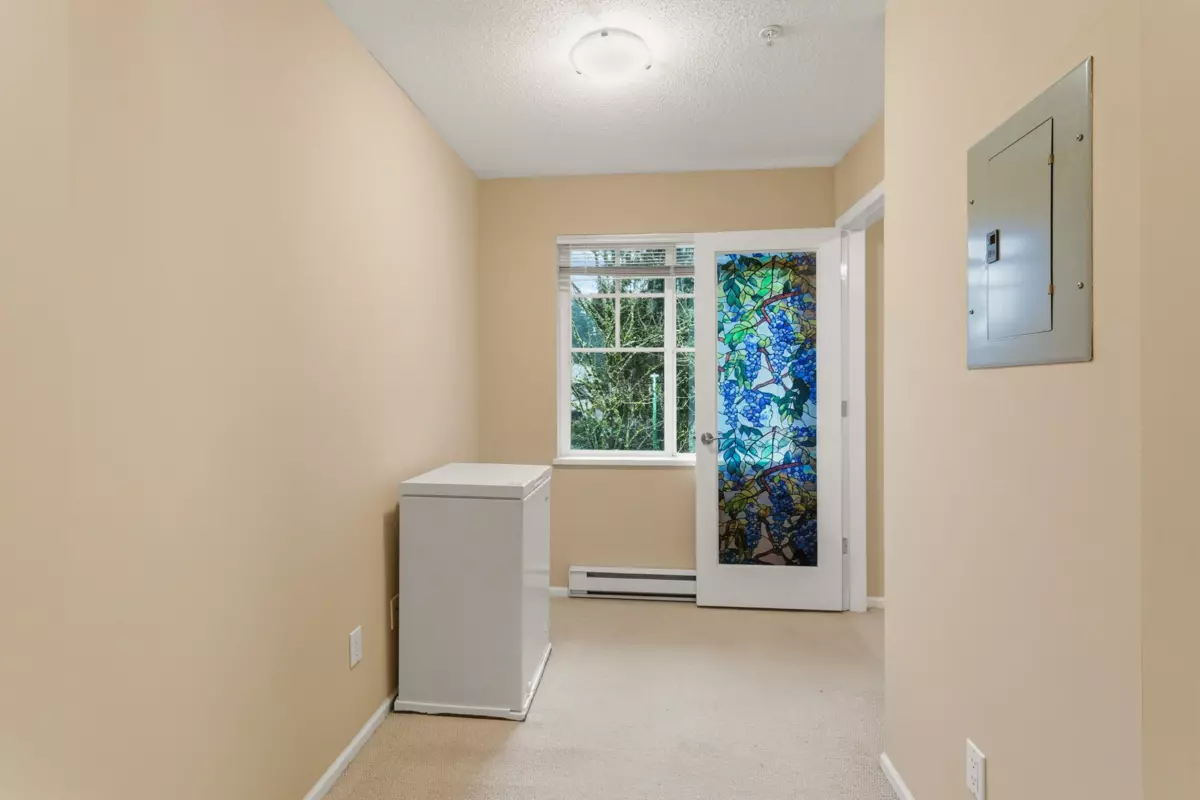 Dining Area Photo of 301 7330 Salisbury Avenue, Burnaby, BC