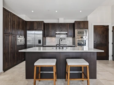 403 4721 Hastings Street, Burnaby, BC, Burnaby — Apartment/Condo for sale