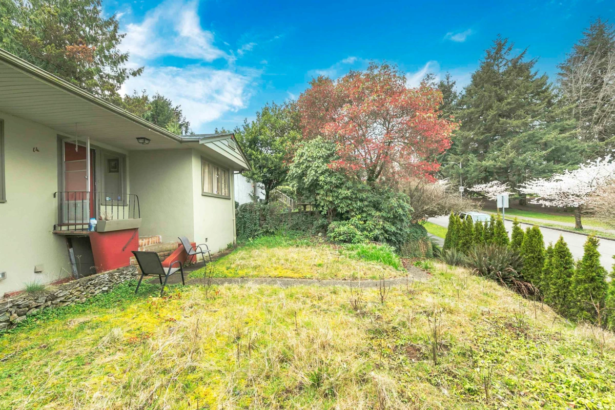 Living Room Photo of 14 W 37th Avenue, Vancouver, BC