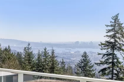 Hallway Photo of 609 3963 Uplands Way, West Vancouver, BC