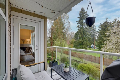 Mudroom Photo of 206 15323 17a Avenue, Surrey, BC