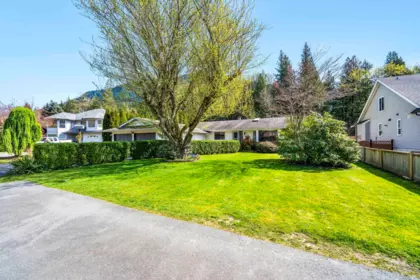 831 Myng Crescent, Harrison Hot Springs, BC, Harrison Hot Springs — Single Family Residence for sale