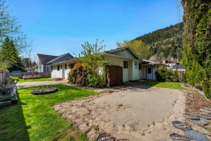 Garden / Landscaping Photo of 831 Myng Crescent, Harrison Hot Springs, BC