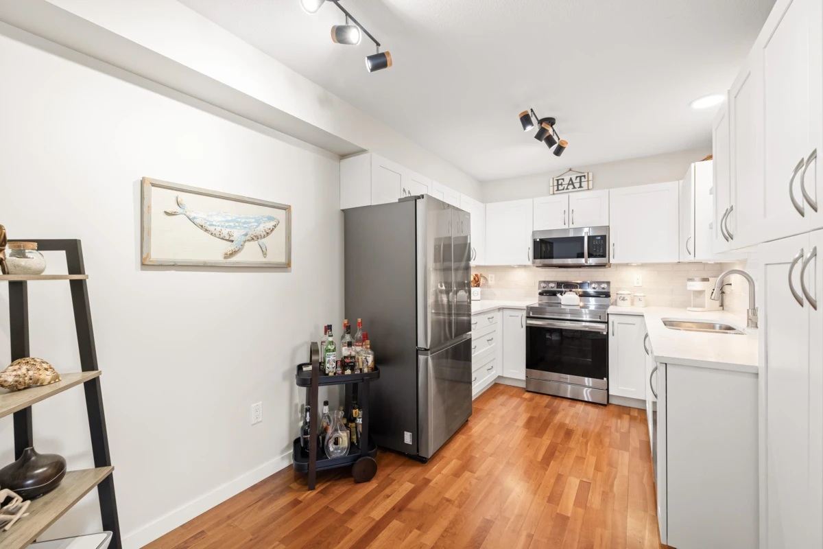Family Room Photo of 403 15621 Marine Drive, White Rock, BC