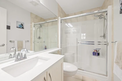 Basement Recreation Room Photo of 403 15621 Marine Drive, White Rock, BC