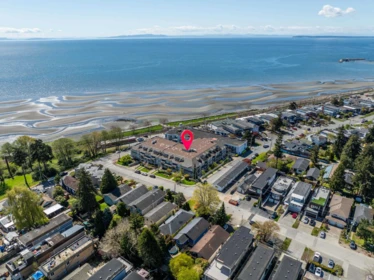 Garden / Landscaping Photo of 403 15621 Marine Drive, White Rock, BC