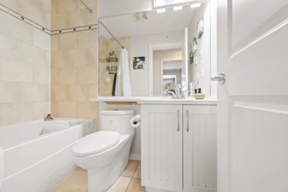 Guest Bathroom Photo of 403 15621 Marine Drive, White Rock, BC