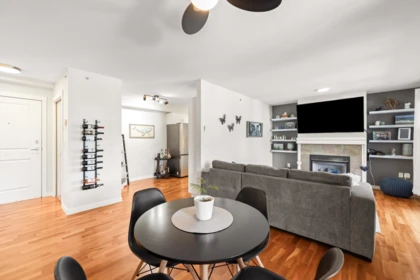 Kitchen Island Photo of 403 15621 Marine Drive, White Rock, BC