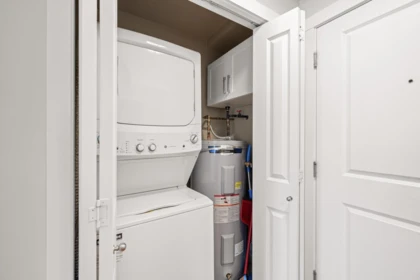 Laundry Room Photo of 403 15621 Marine Drive, White Rock, BC
