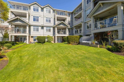 Outdoor Deck Photo of 403 15621 Marine Drive, White Rock, BC