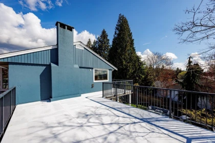 Front Yard Photo of 2094 Viewlynn Drive, North Vancouver, BC