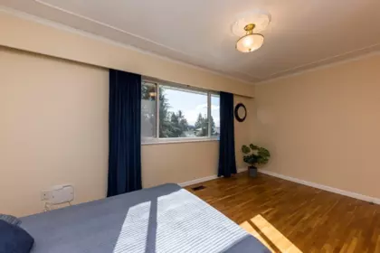 Walk-In Closet Photo of 2094 Viewlynn Drive, North Vancouver, BC