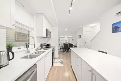 Kitchen Photo of 156 15778 85 Avenue, Surrey, BC