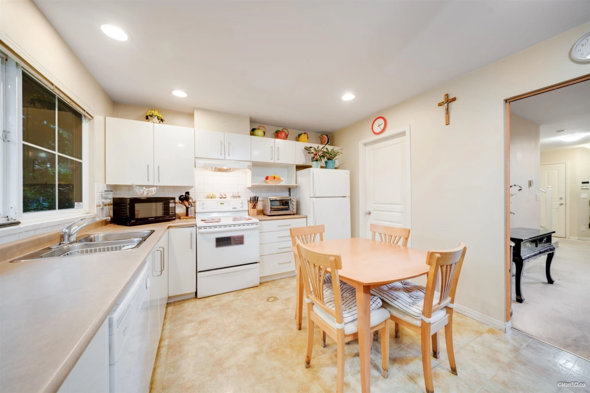 Dining Area Photo of 30 8888 151 Street, Surrey, BC