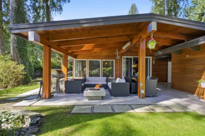 Breakfast Nook Photo of 672 E St James Road, North Vancouver, BC