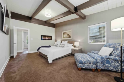 Hot Tub / Spa Photo of 672 E St James Road, North Vancouver, BC