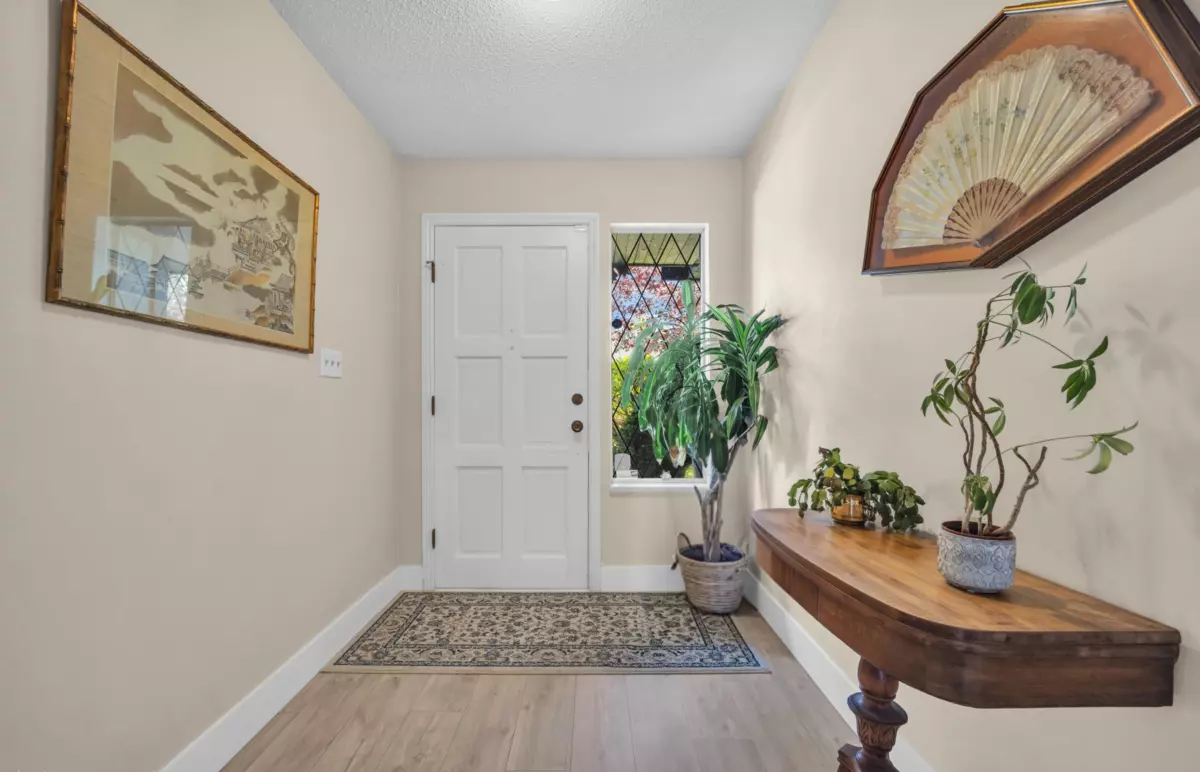 Dining Area Photo of 10460 Hollybank Drive, Richmond, BC
