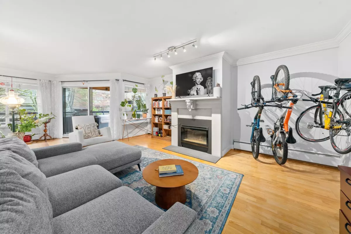 Dining Area Photo of 209 1720 W 12th Avenue, Vancouver, BC