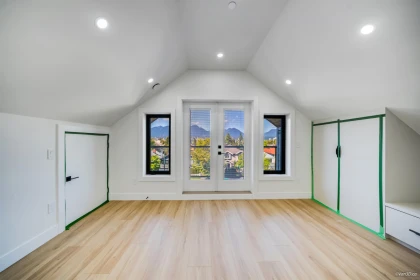 Hallway Photo of 1 2636 Mcgill Street, Vancouver, BC