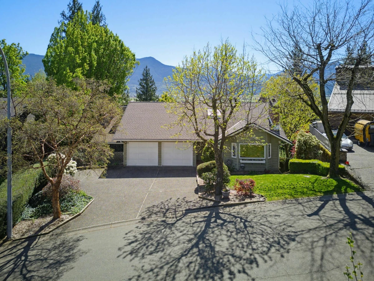 Dining Area Photo of 10026 Falcon Crescent, Chilliwack, BC
