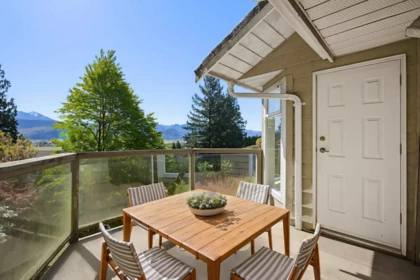Hallway Photo of 10026 Falcon Crescent, Chilliwack, BC