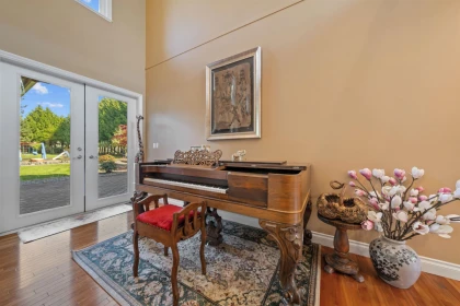 Kitchen Island Photo of 12366 240 Street, Maple Ridge, BC