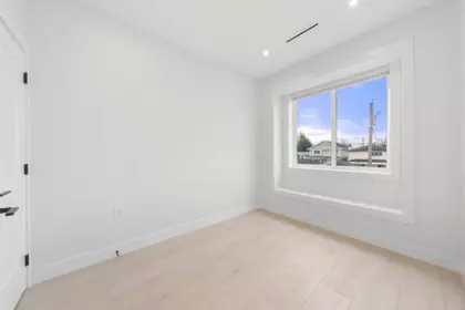 Hot Tub / Spa Photo of 1 3274 E 44th Avenue, Vancouver, BC