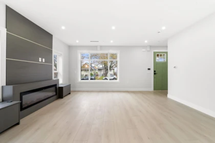 Kitchen Photo of 1 3274 E 44th Avenue, Vancouver, BC
