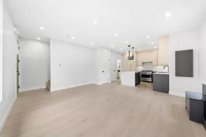 Loft / Bonus Room Photo of 1 3274 E 44th Avenue, Vancouver, BC