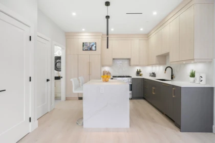 Primary Bedroom Photo of 1 3274 E 44th Avenue, Vancouver, BC