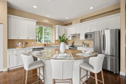 Breakfast Nook Photo of 55 Cliffwood Drive, Port Moody, BC