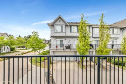 Entry Foyer Photo of 20 5858 142 Street, Surrey, BC