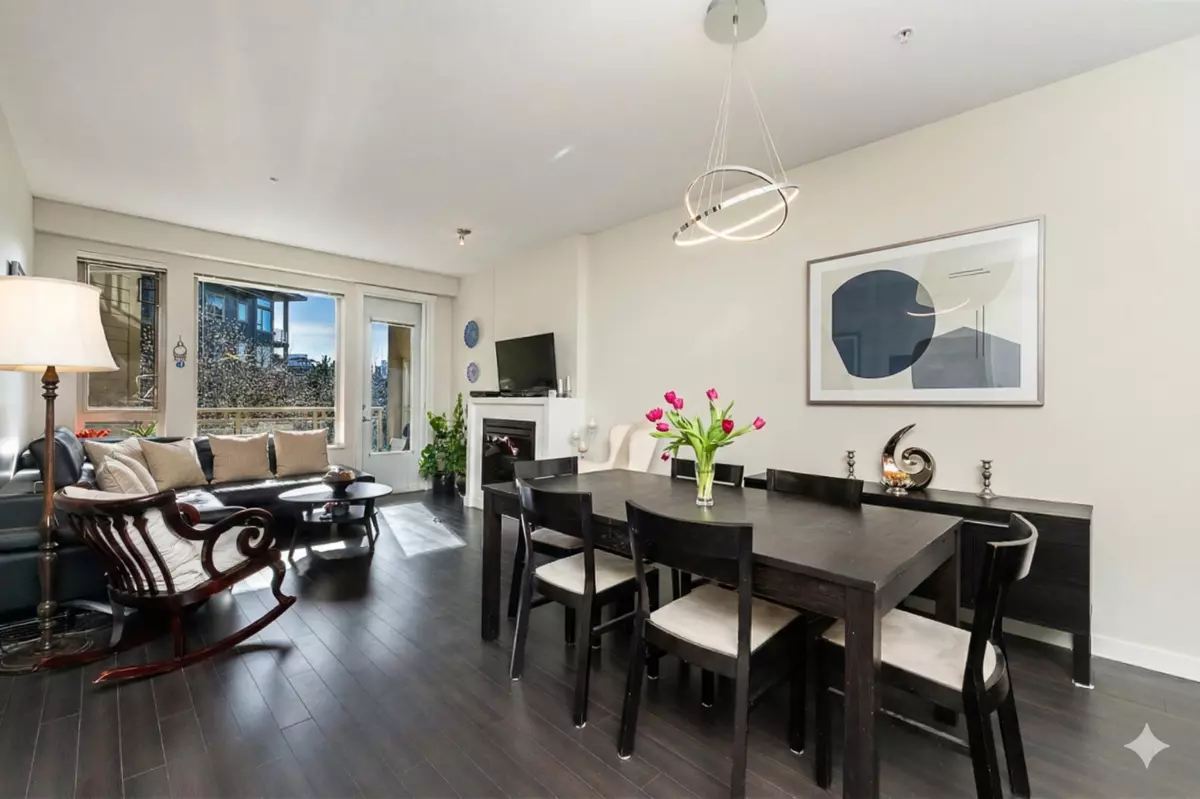 Living Room Photo of 311 159 W 22nd Street, North Vancouver, BC