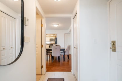 Hallway Photo of 1 2243 Bellevue Avenue, West Vancouver, BC