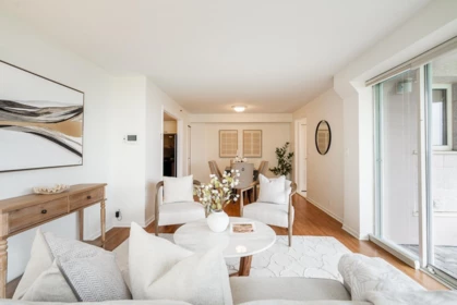 Kitchen Photo of 1 2243 Bellevue Avenue, West Vancouver, BC
