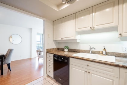 Mudroom Photo of 1 2243 Bellevue Avenue, West Vancouver, BC