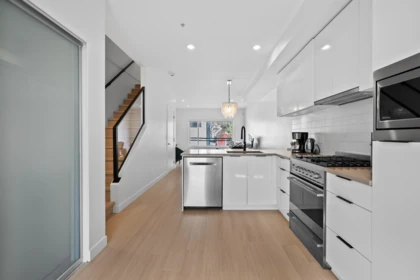 Kitchen Island Photo of 216 455 E 16th Avenue, Vancouver, BC