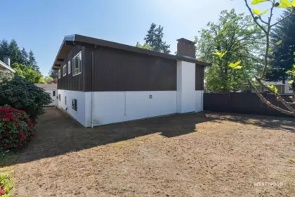 Front Yard Photo of 6858 Tyne Street, Vancouver, BC