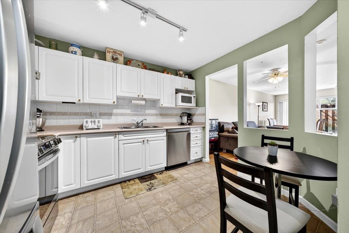Family Room Photo of 122 2678 Dixon Street, Port Coquitlam, BC