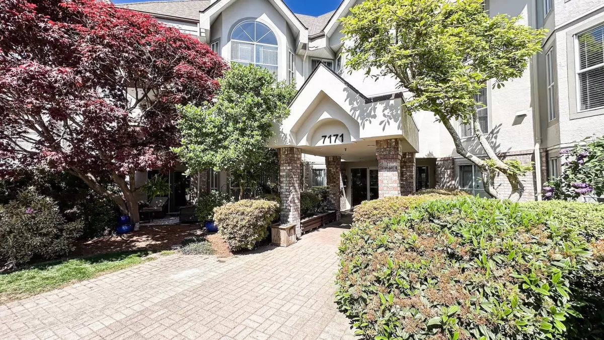 Living Room Photo of 110 7171 121 Street, Surrey, BC